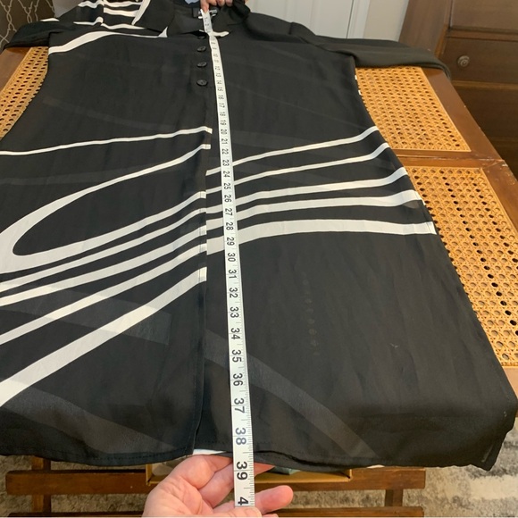 Frank Lyman abstract design long sheer cover button down - Picture 6 of 11